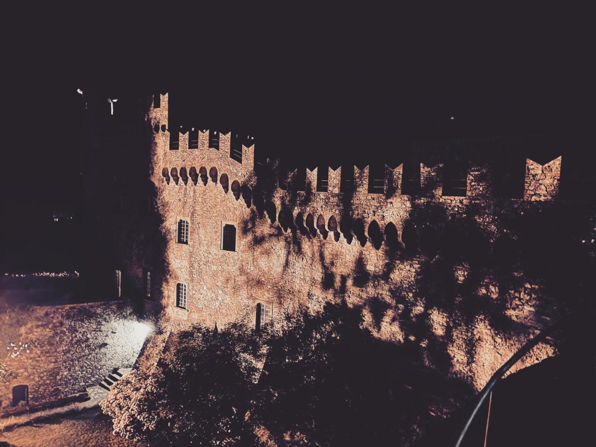 Castello Malaspina Di Fosdinovo Hotel Bagian luar foto