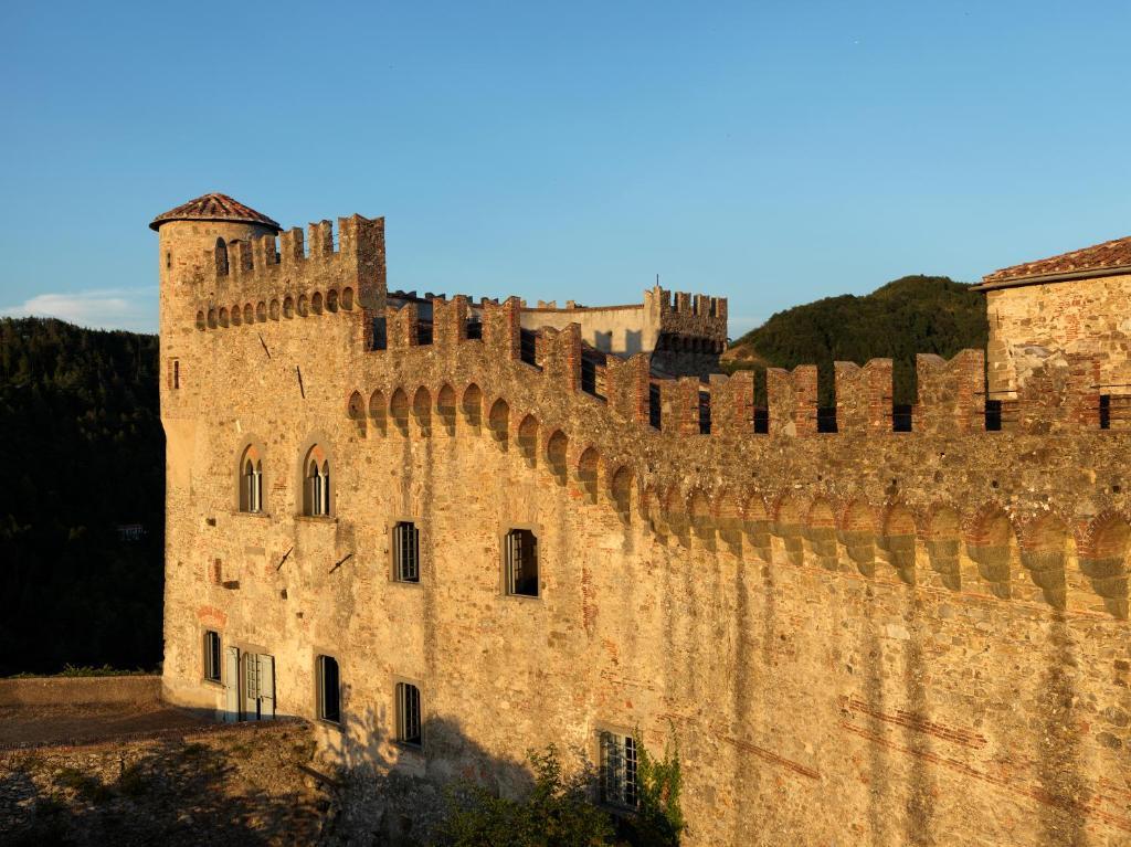 Castello Malaspina Di Fosdinovo Hotel Bagian luar foto